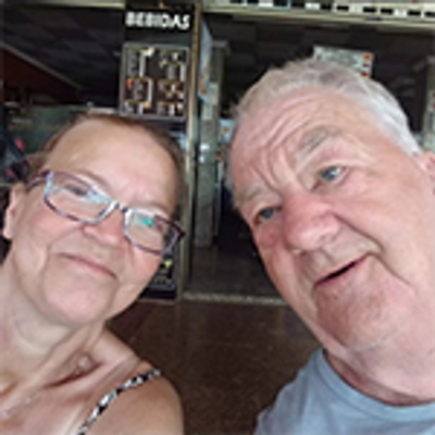 Pet Safety Gate Plus – Extra Strong, No-Drill Pet Gate for Stairways, Doorways & Hallways | Easy One-Hand Use, No Wall Damage