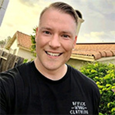 Pet Safety Gate Plus – Extra Strong, No-Drill Pet Gate for Stairways, Doorways & Hallways | Easy One-Hand Use, No Wall Damage