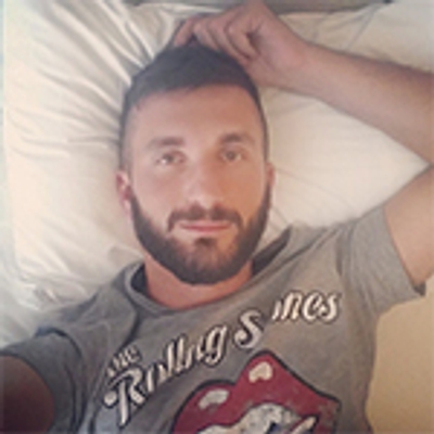 Pet Safety Gate Plus – Extra Strong, No-Drill Pet Gate for Stairways, Doorways & Hallways | Easy One-Hand Use, No Wall Damage