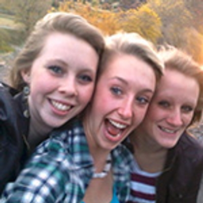 Pet Safety Gate Plus – Extra Strong, No-Drill Pet Gate for Stairways, Doorways & Hallways | Easy One-Hand Use, No Wall Damage