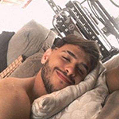 Pet Safety Gate Plus – Extra Strong, No-Drill Pet Gate for Stairways, Doorways & Hallways | Easy One-Hand Use, No Wall Damage